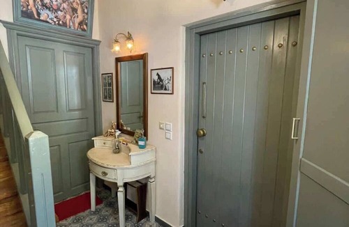Arachova Apartment | Arachova Boka's House, Charming Mountain Getaway