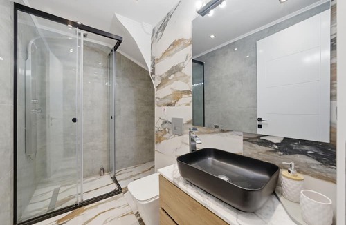 Limni Villa | Jaydon Villa “Garden View” with Mountain Views, Wi-Fi and Air Conditioning
