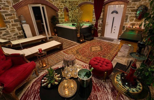 Krinidhes Apartment | Giorgos Suite - Jacuzzi Hideaway in Lydia, Kavala