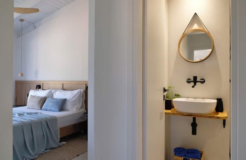 Komnina Apartment | Evia Bay Suites & Retreats