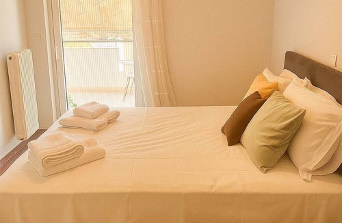 Neos Kosmos Apartment | Neos Kosmos Cozy Retreat - Central Comfort