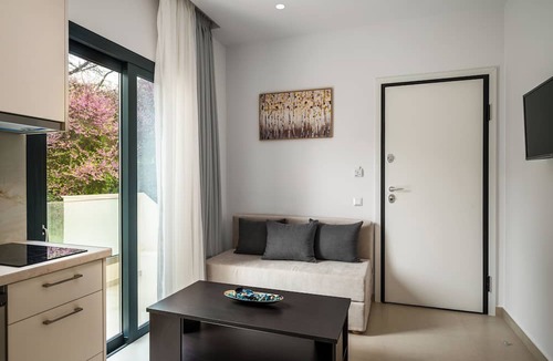 Ipsos Apartment | The 7 Suites, An Elegant Living in Ipsos by Konnect
