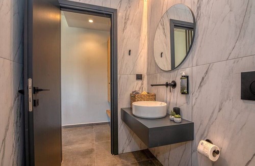 Trachilos House | Nusa Retreat- 3 Bedroom residence - Seaview infinity private pool
