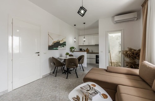 Golem Apartment | 1BR Apartment with Tree Views | Golem by PikHost