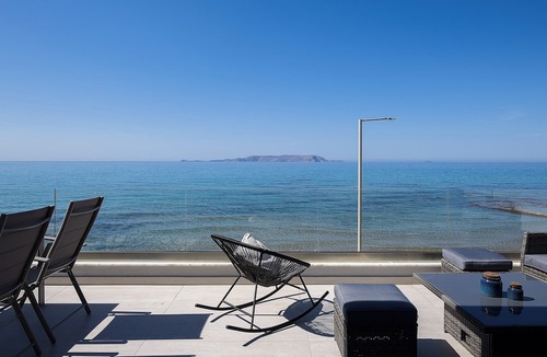 Kokkini Chani Villa | Nūa Residence, Touched by the Breeze