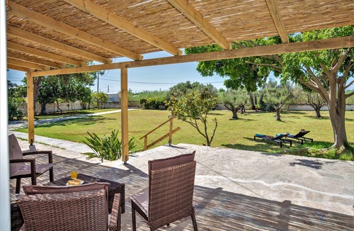 Ierapetra Villa | Spacious, luxurious vacation villa with large garden and lots of privacy