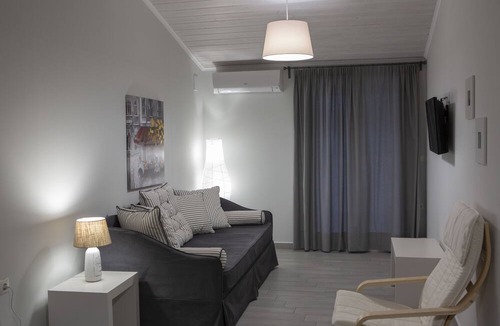Mikros Gialos Apartment | Captain Nick