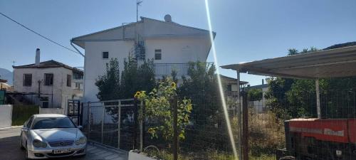 Mikromani House | Vasilis Guesthouse by the Airport