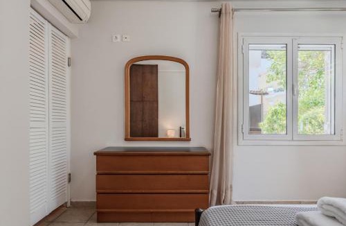 Elliniko-Argyroupoli Apartment | Elliniko Nest a Cozy House for Up to 4 Guests