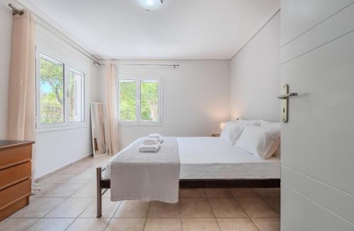 Elliniko-Argyroupoli Apartment | Elliniko Nest a Cozy House for Up to 4 Guests