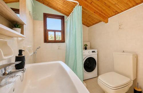 Agii Apostoli Apartment | Evoikos Blue Villa-Sea View & Garden for 5 by ΜΡS