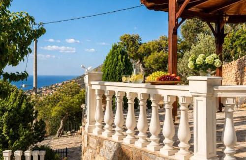 Kropia House | Eagles Nest Villa Athenian Riviera in Aghia Marina near Lagonisi, next to the beach close to Athens Airport
