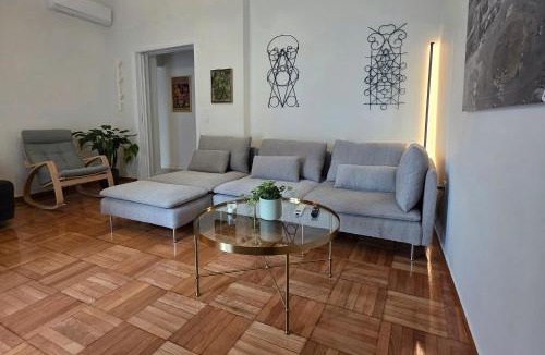 Gazi Apartment | Spacious Art Apartment in Gazi 2 min Metro