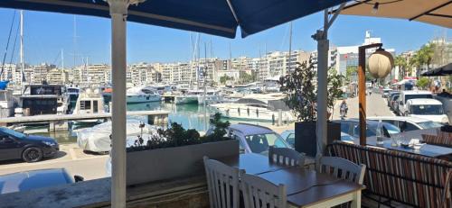 Pasalimani House | Kou3 - Cozy Room in Pireas - Walk Everywhere