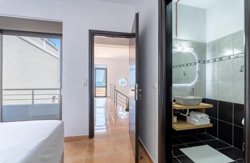 Kato Galatas Villa | Kalamaki Del Mar Seaside Villa