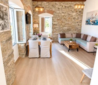 Karystos House | Angelouda's House - Traditional Stone 2 BR Home in Karystos Center