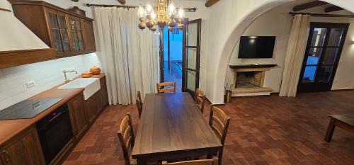 Stegna Villa | Fournos Traditional Luxury Villa - Stegna Rhodes