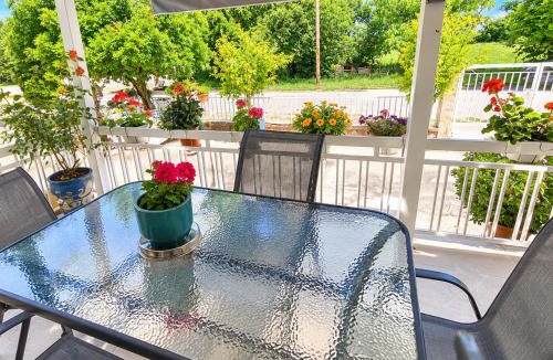 Trikala Apartment | Tania's House - Meteora Peaceful Garden Retreat