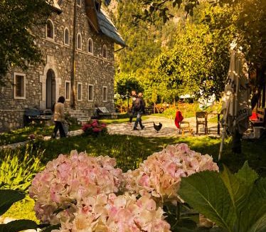 Theth Bed & Breakfast | Gjeçaj Guesthouse and Restaurant