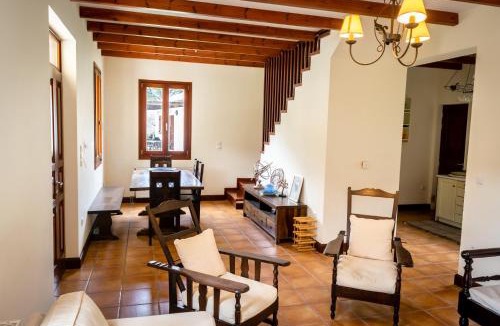Melissopetra Villa | Neraya