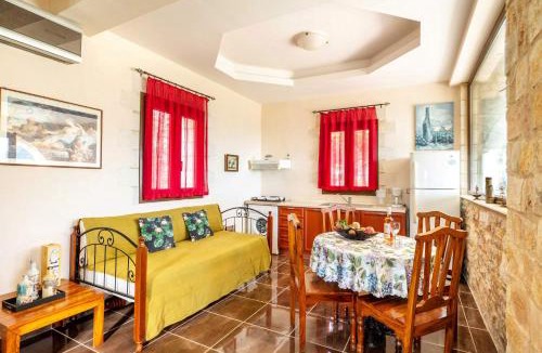 Lepreo House | Mountain Oasis - Pool & Playground near Neda Falls