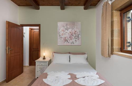 Embrosneros Villa | Villa Gianna by PosarelliVillas