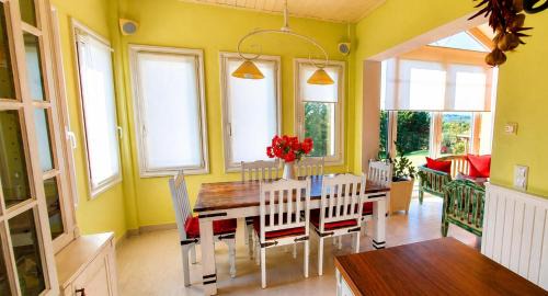 Drama Villa | Villa AVRA