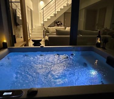 Nikita Apartment | Artion Jacuzzi Villa Nikiti