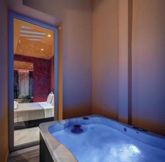 Ermoupoli Bed & Breakfast | ATELIER5 Suites