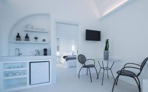 Imerovigli Villa | Luxury Santorini Villa Villa Pori Blanca Master Suite Private Pool