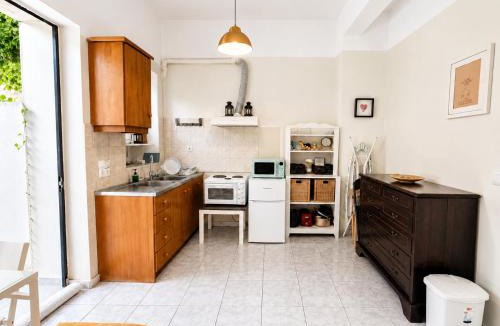 Kiparissia Apartment | Traditional Ground-Floor Apartment with Courtyard in Kyparissia