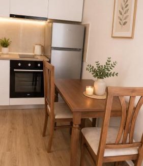 Mbrostar-Urë Apartment | Pine Villa