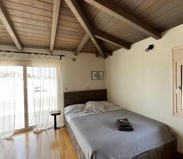 Vari Villa | Luminous Home