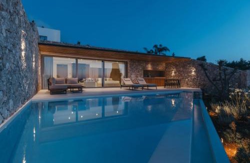 Askos Apartment | Doci Kelios - Serenity Suites with Private Heated Pools, by ZanteWize