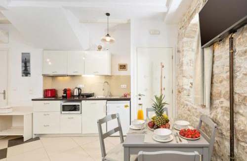 Old Town Apartment | Corfu Breeze Liston Apartments