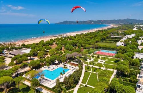 Ishem Villa | Modern Villas at Perla Resort