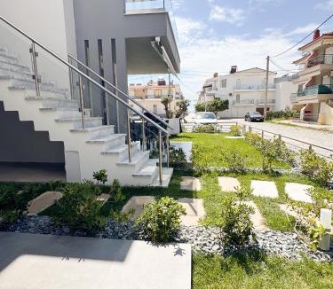 Ofrinion Apartment | Ofriniou Heaven - 200m from the Beach - Swimming Pool Access - Starlink WIFI