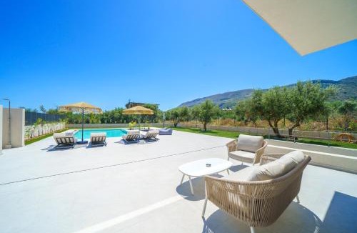 Tsikalaria Villa | Aurea Estate Luxury Villas - Padel court