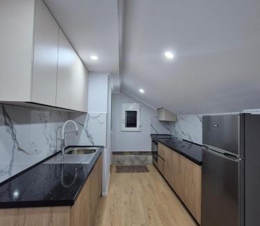 Kamez Apartment | FloVa Apartment