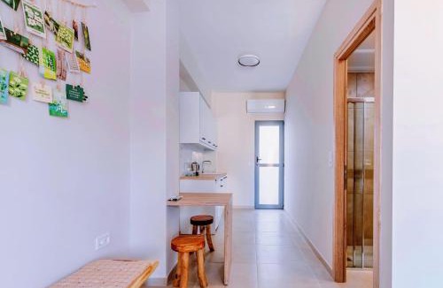 Dafni-Ymittos House | Cozy Studio&Rooftop Acropolis View
