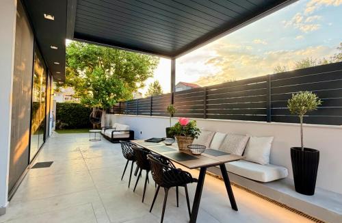 Vari Villa | Villa Ami Athens Riviera