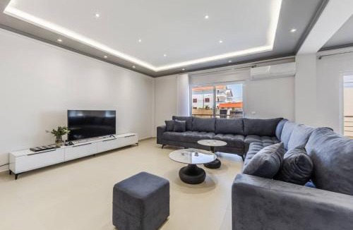 Shkoder Villa | Charming Townhouse Shkodër Central Stay by PikHost