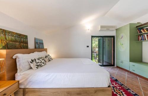 Golem Villa | Villa Dita Qerret Relaxing Beachfront Stay by PikHost