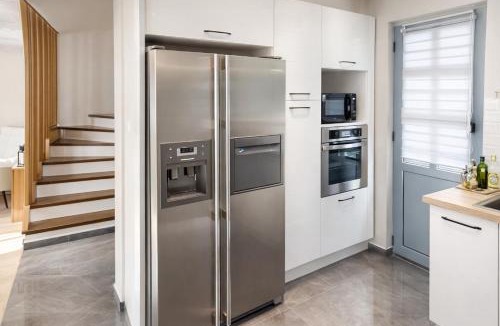 Spata-Artemida Apartment | Louda's Villa