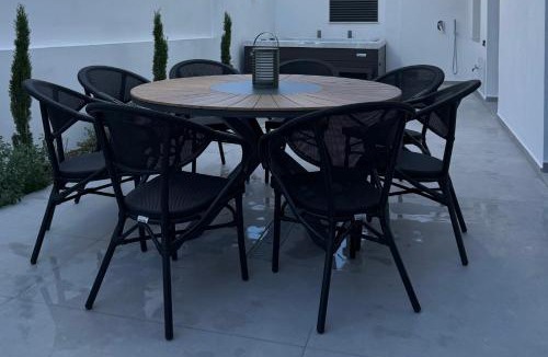 Ierapetra Apartment | RO - Refined Relaxation, Private Courtyard and Jacuzzi
