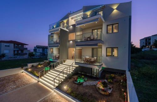 Flogita Apartment | Danae Luxurious Residences- 4 min walk from beach