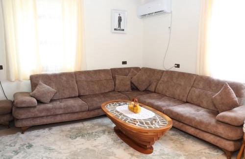 Diber Villa | Vila Muca