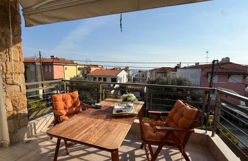 Mola Kalyva Apartment | Cozy 2BR Apartment in Mola Kaliva with Sea View