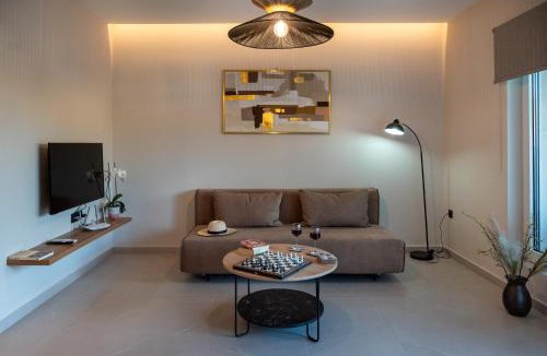 Galatas Apartment | Mystrali 1BD Modern Apt with Private Garden