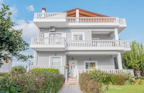 Assos-Lechaio Apartment | Villa Luna, Sea Views & Open Skies in Kato Assos
